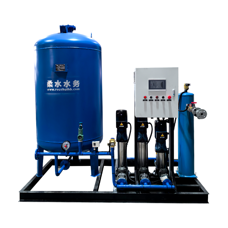 Équipement d'alimentation en eau à pression constante avec pompe et réservoir d'expansion